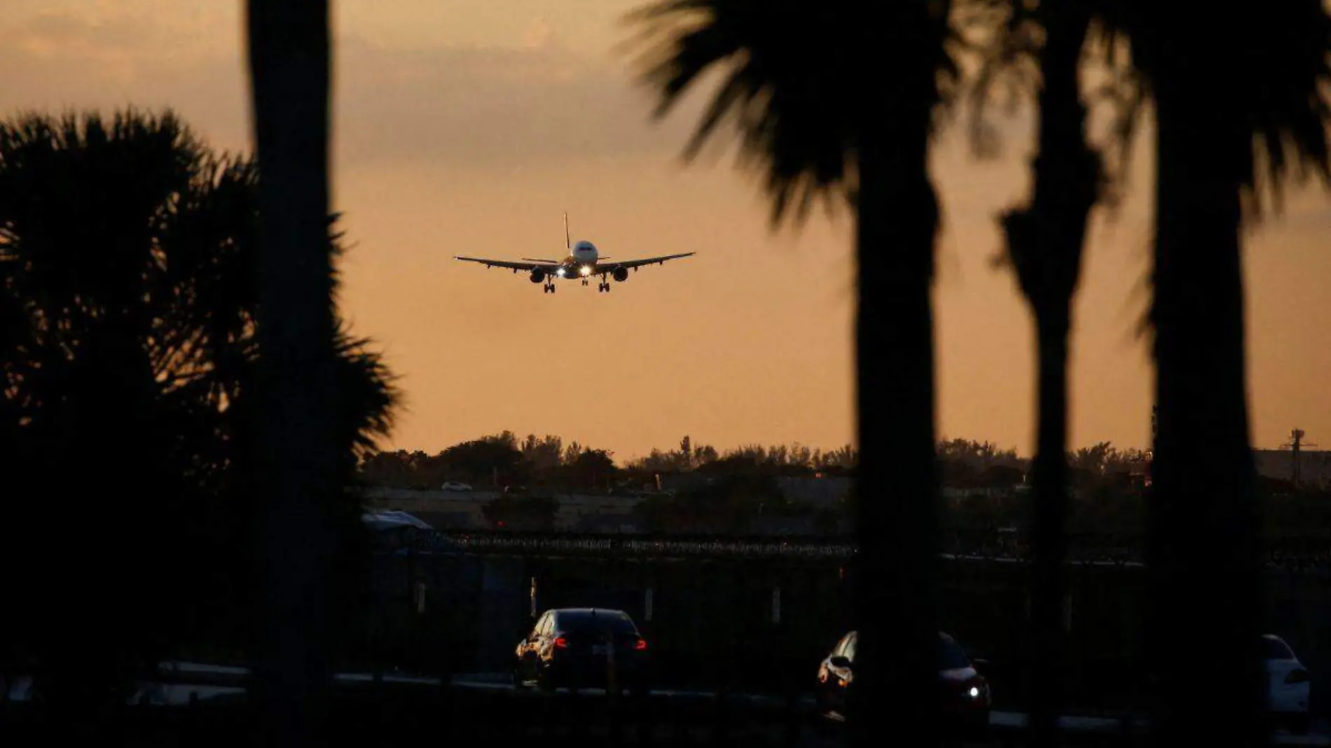 Falla en sistema de alertas aéreas causa retrasos y cancelaciones en vuelos de EU